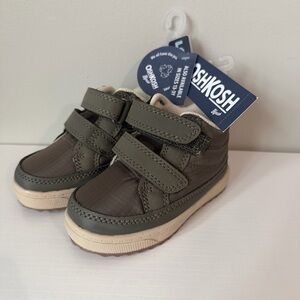 NWT Toddler boots size 5